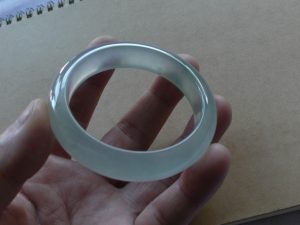 氷翡翠バングル