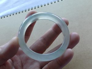 氷翡翠バングル