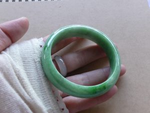 本翡翠バングル
