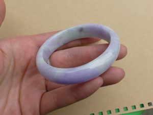 ラベンダー翡翠卵型バングル