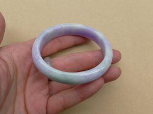 ラベンダー翡翠卵型バングル