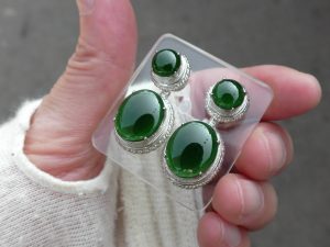 ろうかん翡翠ピアス