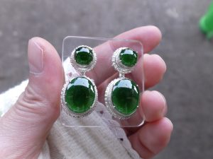 ろうかん翡翠ピアス