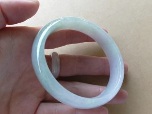 ラベンダー翡翠卵型バングル