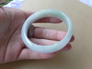 ラベンダー翡翠卵型バングル