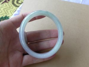 ラベンダー翡翠卵型バングル