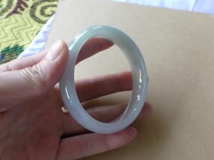 ラベンダー翡翠卵型バングル