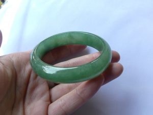 本翡翠バングル
