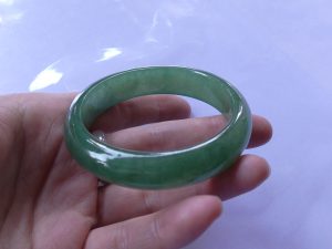 本翡翠バングル