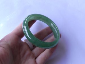 本翡翠バングル
