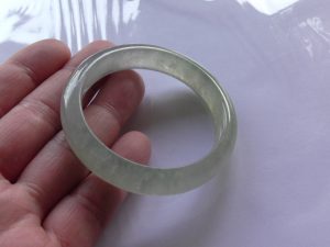 氷翡翠バングル