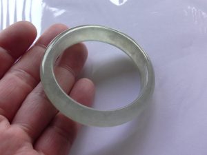 氷翡翠バングル
