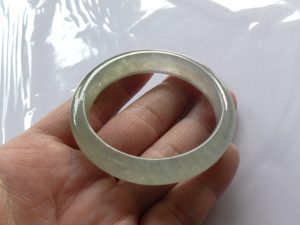 氷翡翠バングル