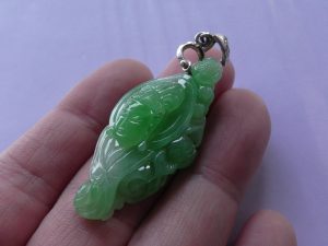 本翡翠カービング