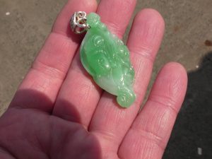 本翡翠カービング