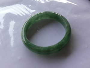 本翡翠バングル