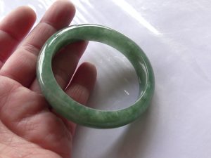 本翡翠バングル
