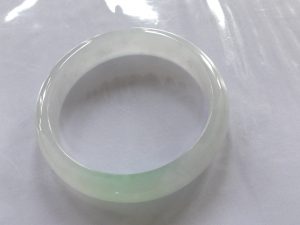 氷翡翠バングル
