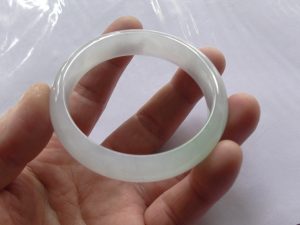 氷翡翠バングル