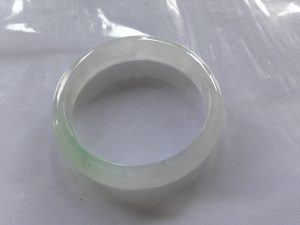 氷翡翠バングル