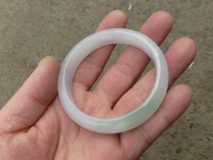 氷翡翠バングル