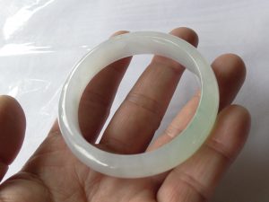 氷翡翠バングル