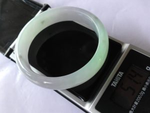 氷翡翠卵型バングル