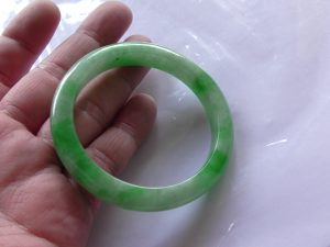 高級本翡翠バングル