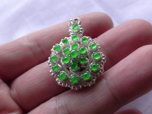 ろうかん翡翠ペンダント