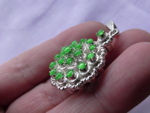 ろうかん翡翠ペンダント