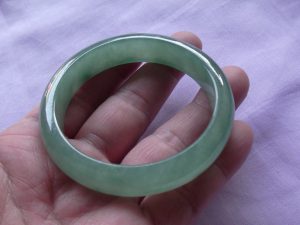 本翡翠バングル