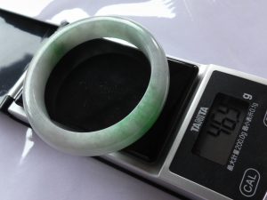 本翡翠卵型バングル