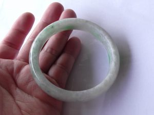 本翡翠バングル