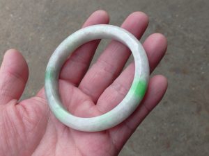 本翡翠バングル