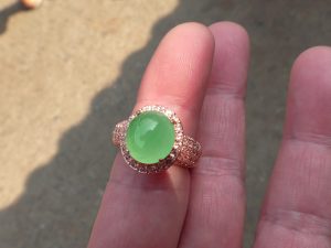 ろうかん翡翠ルース