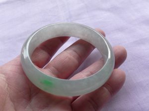氷翡翠バングル