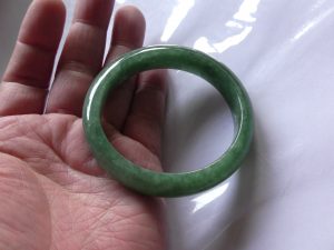 本翡翠バングル