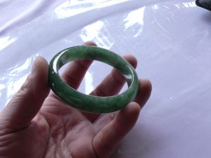 本翡翠バングル