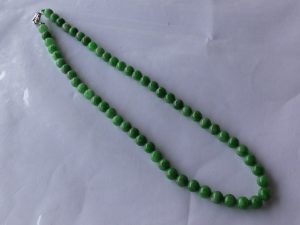 本翡翠ビーズネックレス