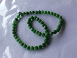 本翡翠ビーズネックレス