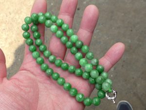 本翡翠ビーズネックレス