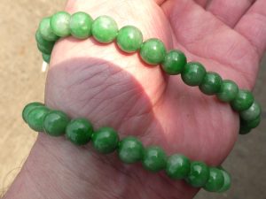 本翡翠ビーズネックレス