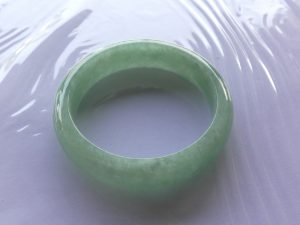 本翡翠バングル