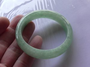本翡翠バングル
