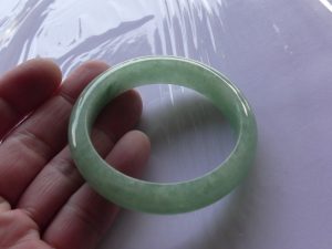本翡翠バングル