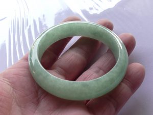 本翡翠バングル