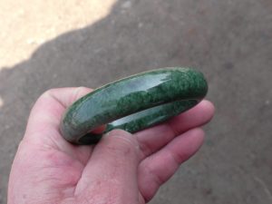 本翡翠卵型バングル