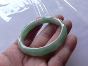 本翡翠卵型バングル