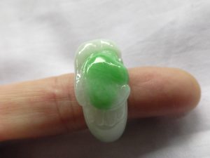 本翡翠彫刻リング