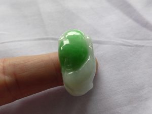 本翡翠彫刻リング